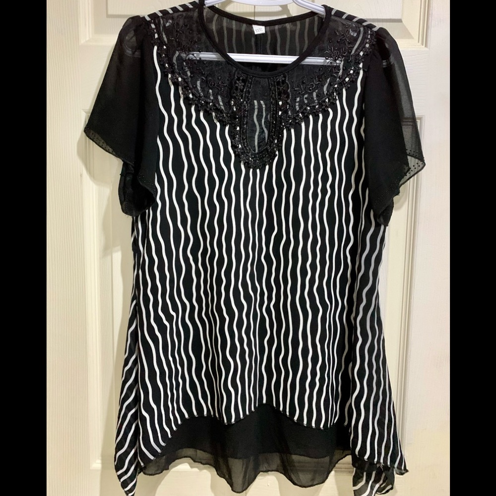 No Name Black/White Chiffon Top in Size Medium